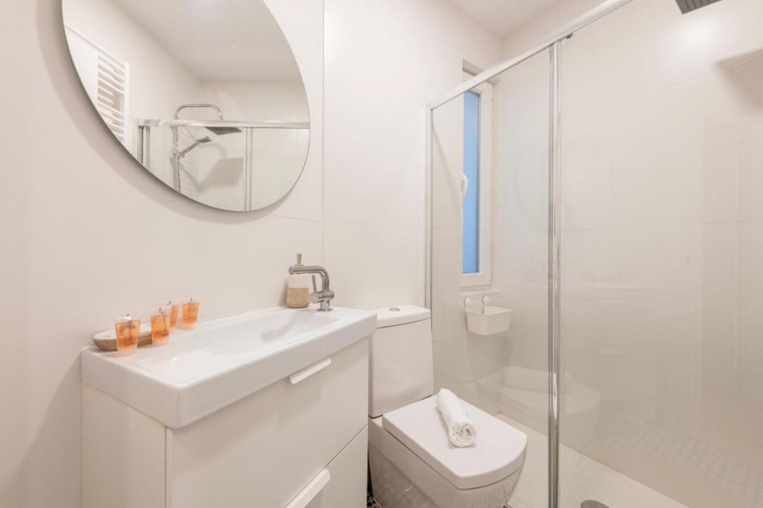 Bright And Modern- 2 Bedrooms 1bathroom- Mintystay - Bocangel